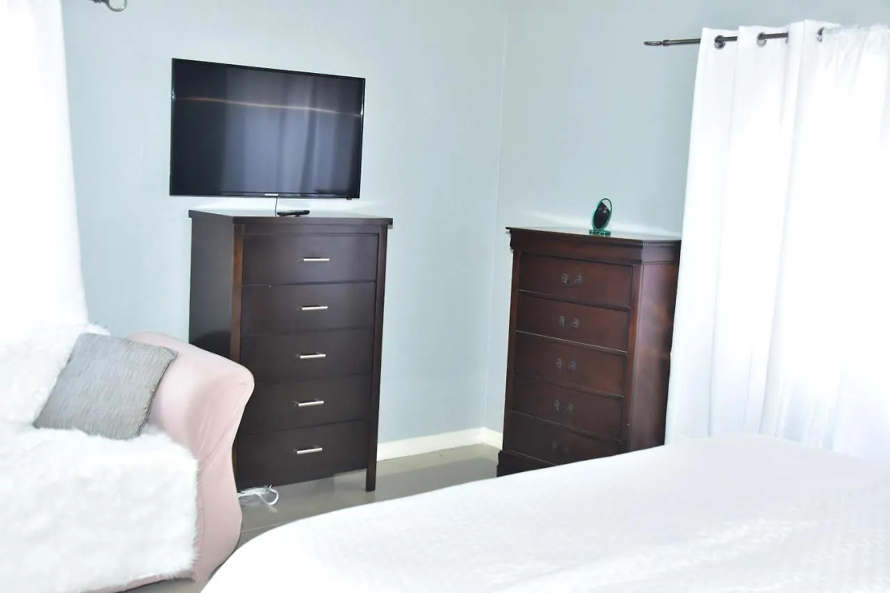 Deluxe Presidential Suite Kingston